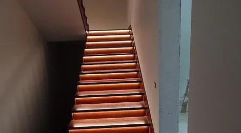 Светодиодная подсветка ступеней лестниц